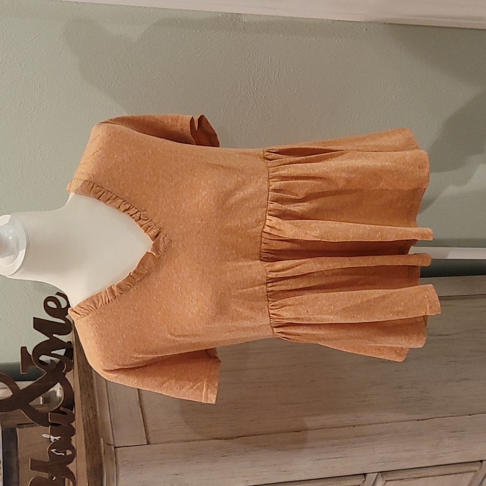 New w/o tags womens ruffle neck & button back top